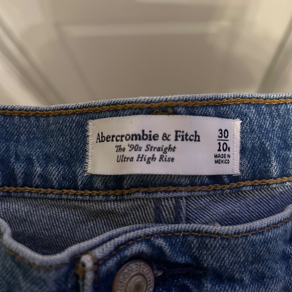 Abercrombie and Fitch The 90s Straight Ultra High Rise - Picture 2 of 2